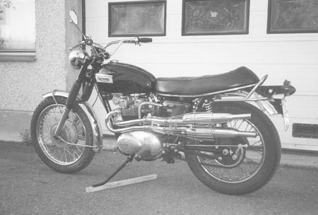 Triumph T100C Trophy -70